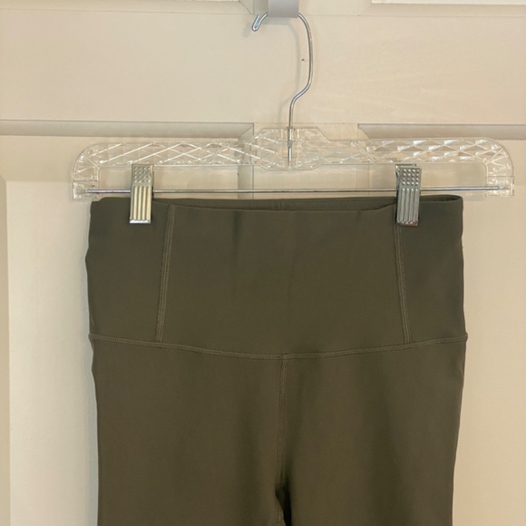 Lululemon in focus run tights Legging Gray-Sage Green, 33894 - Picture 4 of 13